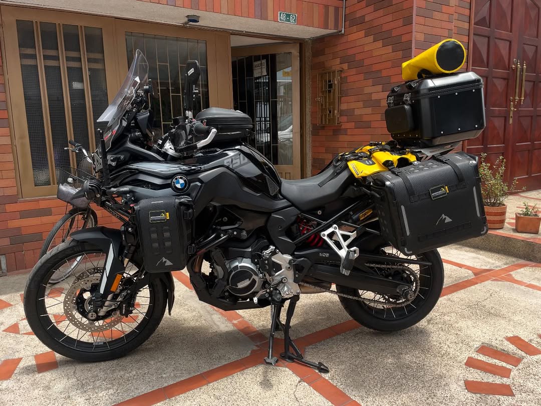 Moto con Alforjas Adventure Bag Línea Extreme 32Lts
